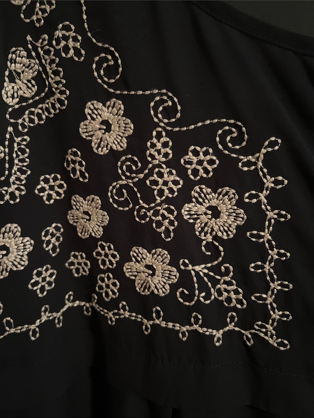 Roper Black Sleeveless Embroidered Button-Front Blouse - Picture 4 of 9
